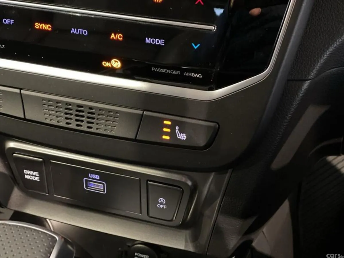 KGM Tivoli Hatchback, Petrol, 2025, Silver