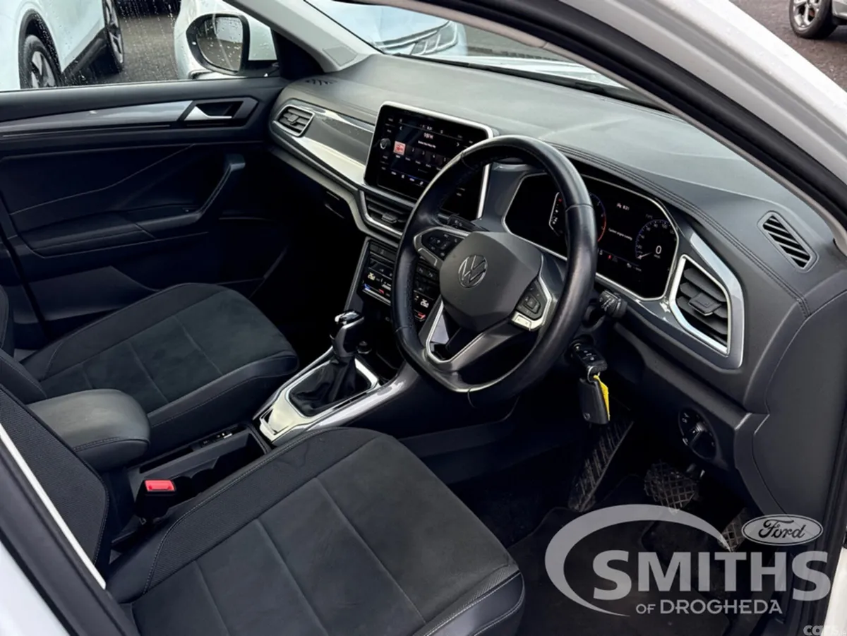 Volkswagen T-Roc Estate, Petrol, 2023, White