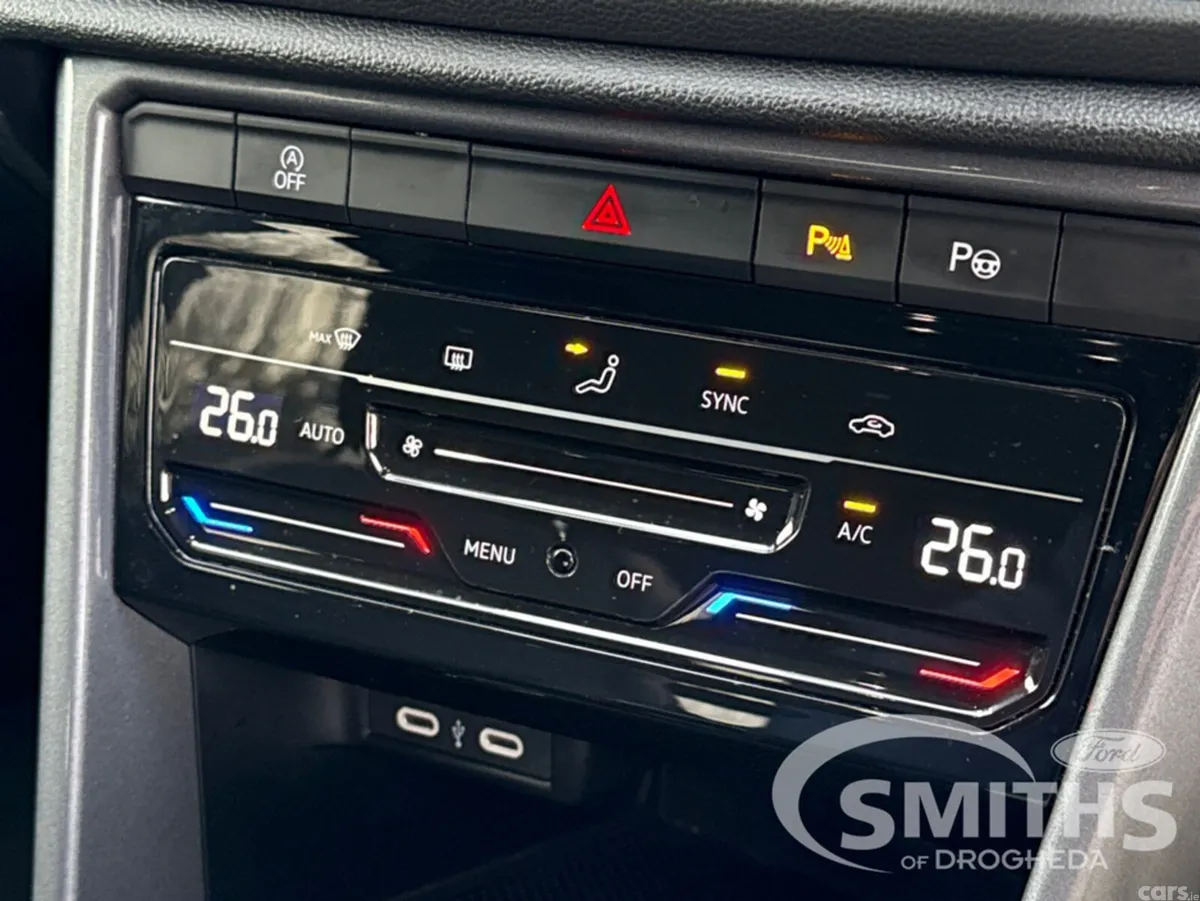 Volkswagen T-Roc Estate, Petrol, 2023, White