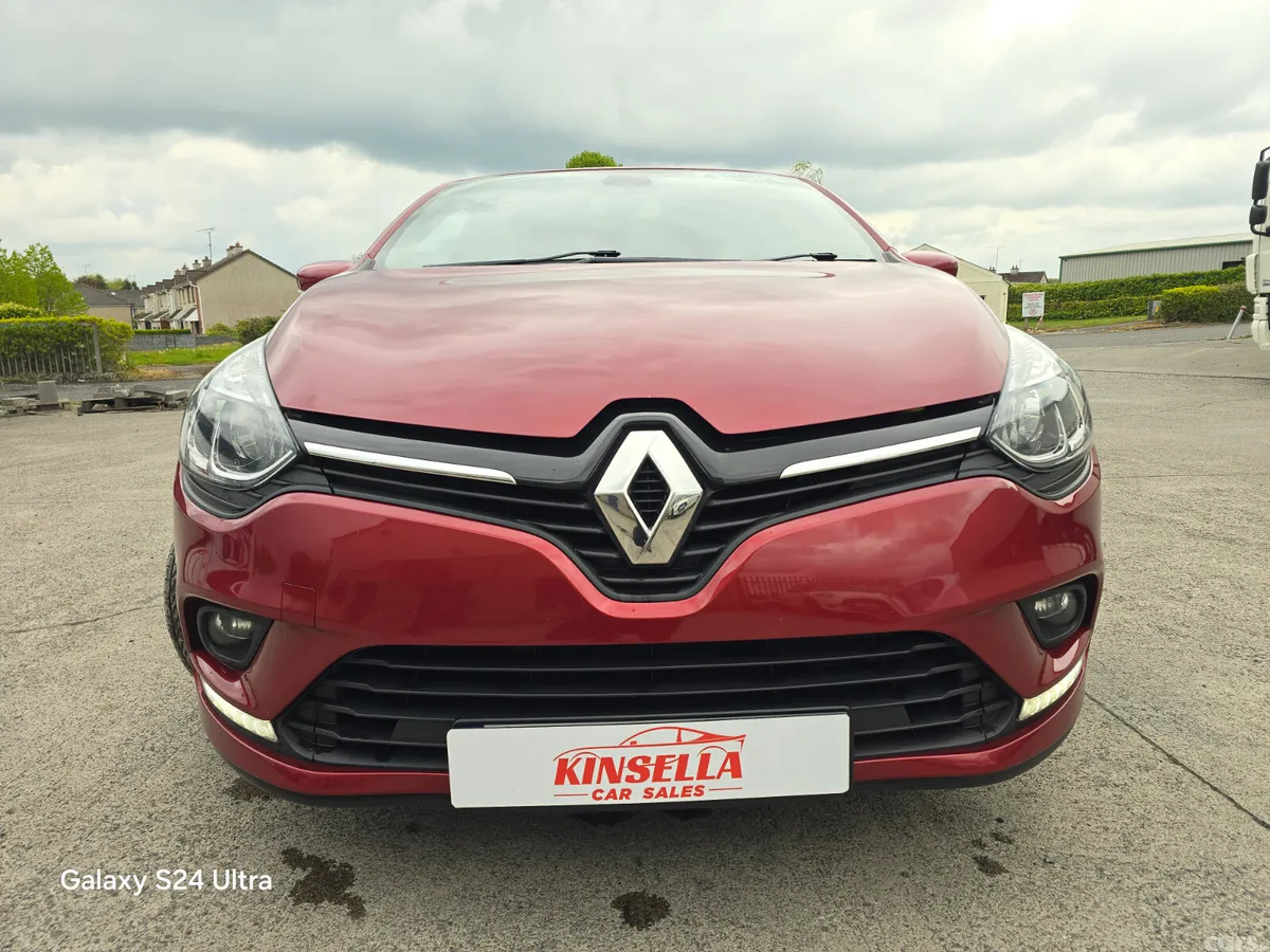 Renault Clio Hatchback, Petrol, 2019, Red