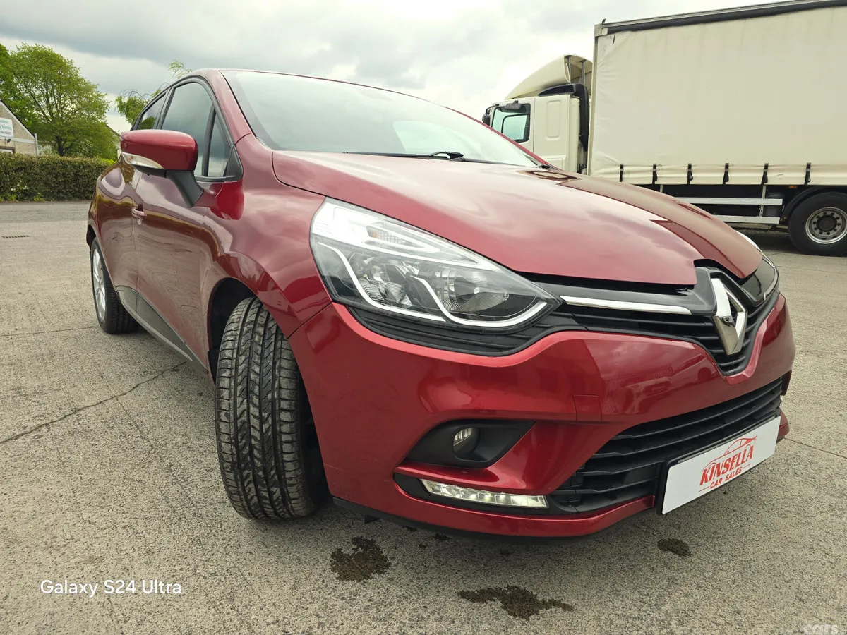 Renault Clio Hatchback, Petrol, 2019, Red