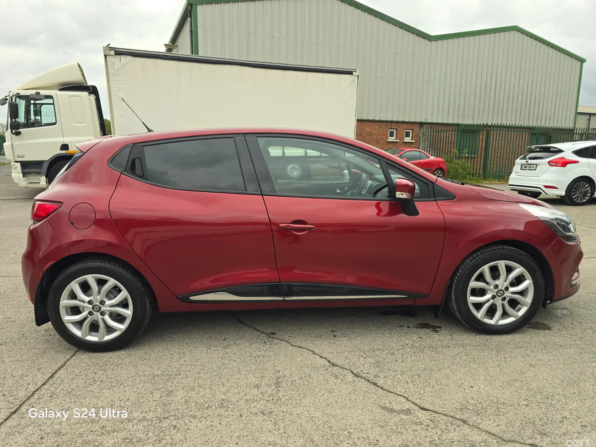 Renault Clio Hatchback, Petrol, 2019, Red
