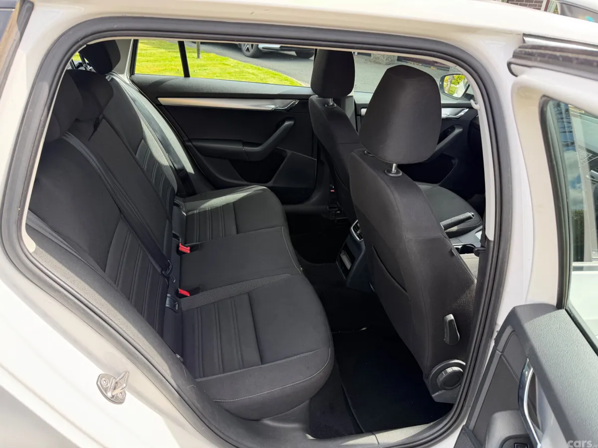 Skoda Octavia Estate, Diesel, 2018, White