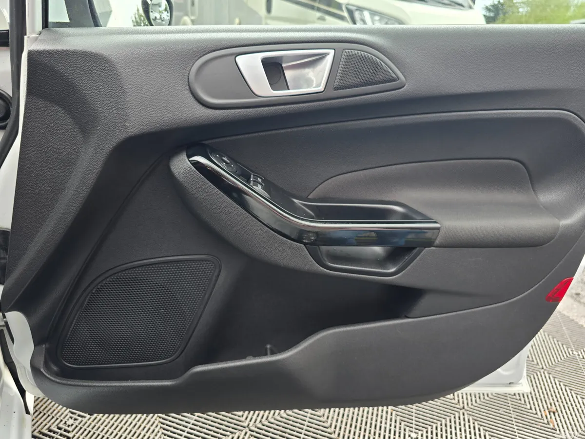 Ford Fiesta Hatchback, Petrol, 2016, White