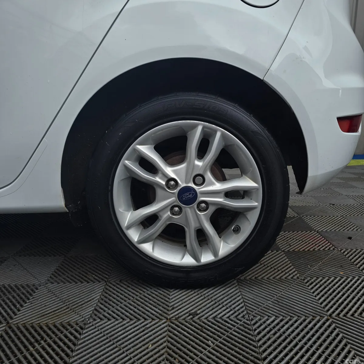 Ford Fiesta Hatchback, Petrol, 2016, White
