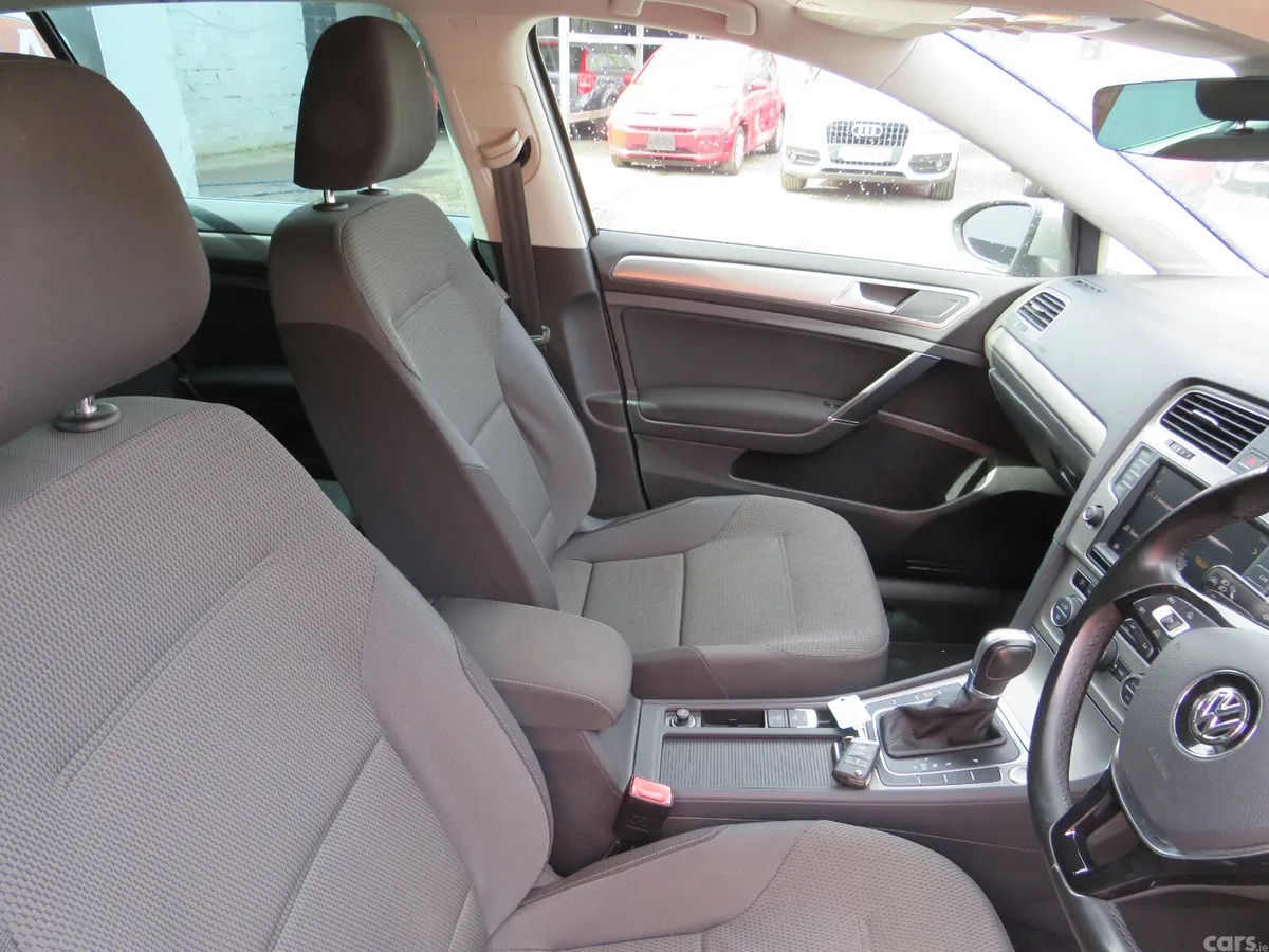 Volkswagen Golf Hatchback, Petrol, 2016, Silver