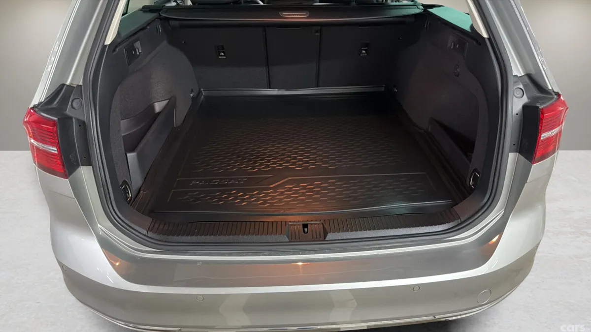 Volkswagen Passat Estate, Petrol Plug-in Hybrid, 2016, Silver