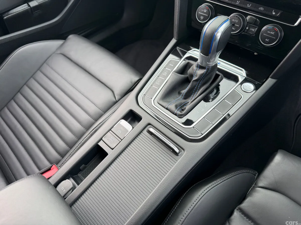Volkswagen Passat Estate, Petrol Plug-in Hybrid, 2016, Silver