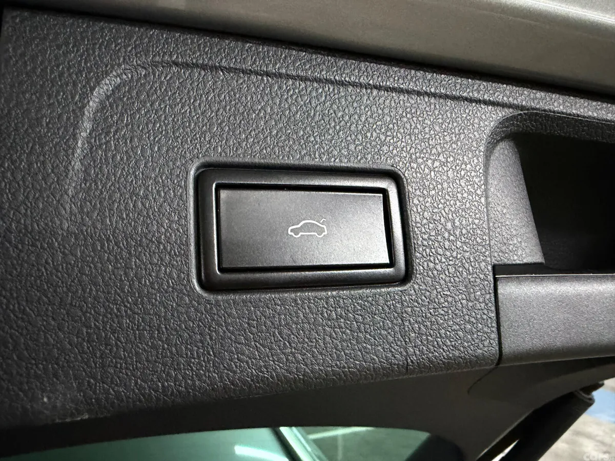 Volkswagen Passat Estate, Petrol Plug-in Hybrid, 2016, Silver