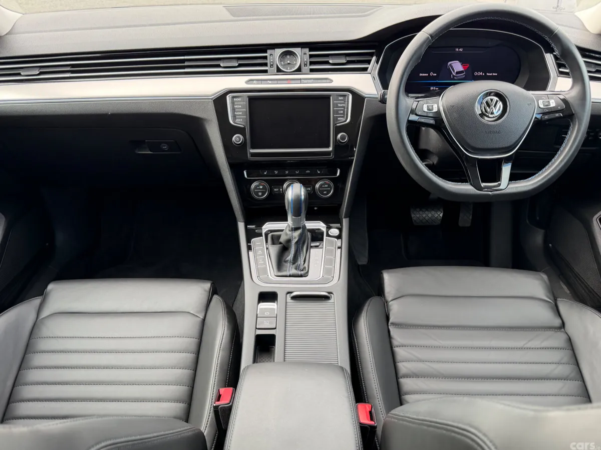 Volkswagen Passat Estate, Petrol Plug-in Hybrid, 2016, Silver