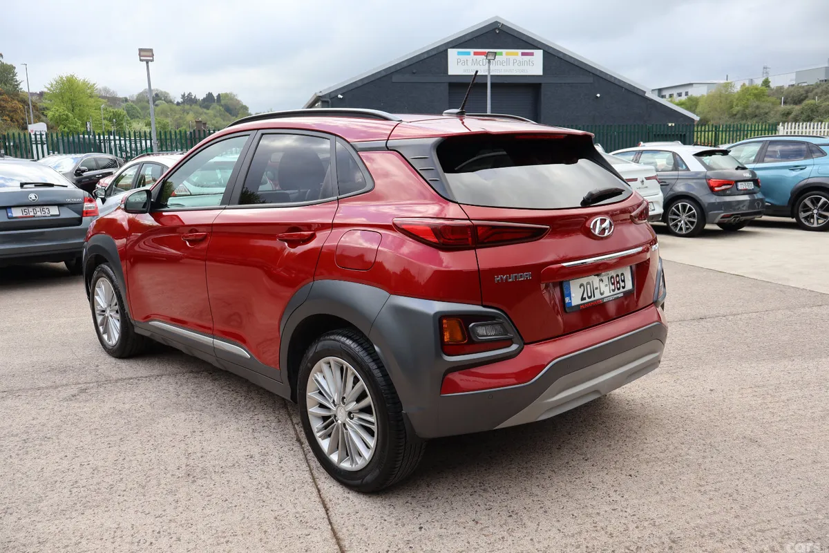 Hyundai KONA MPV, Petrol, 2020, Red