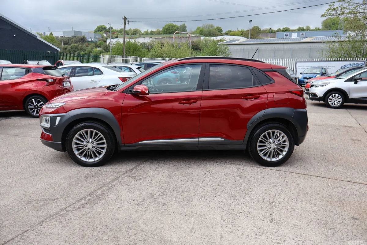 Hyundai KONA MPV, Petrol, 2020, Red