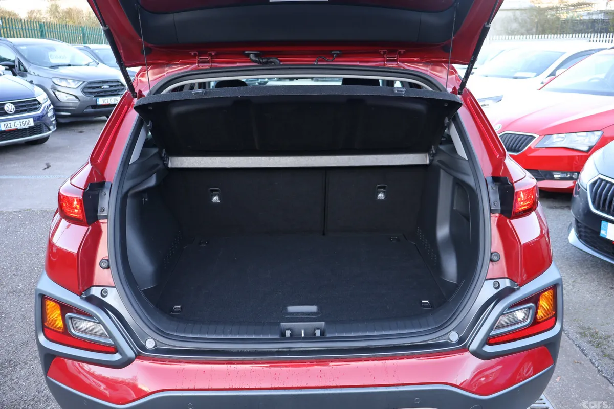 Hyundai KONA MPV, Petrol, 2020, Red