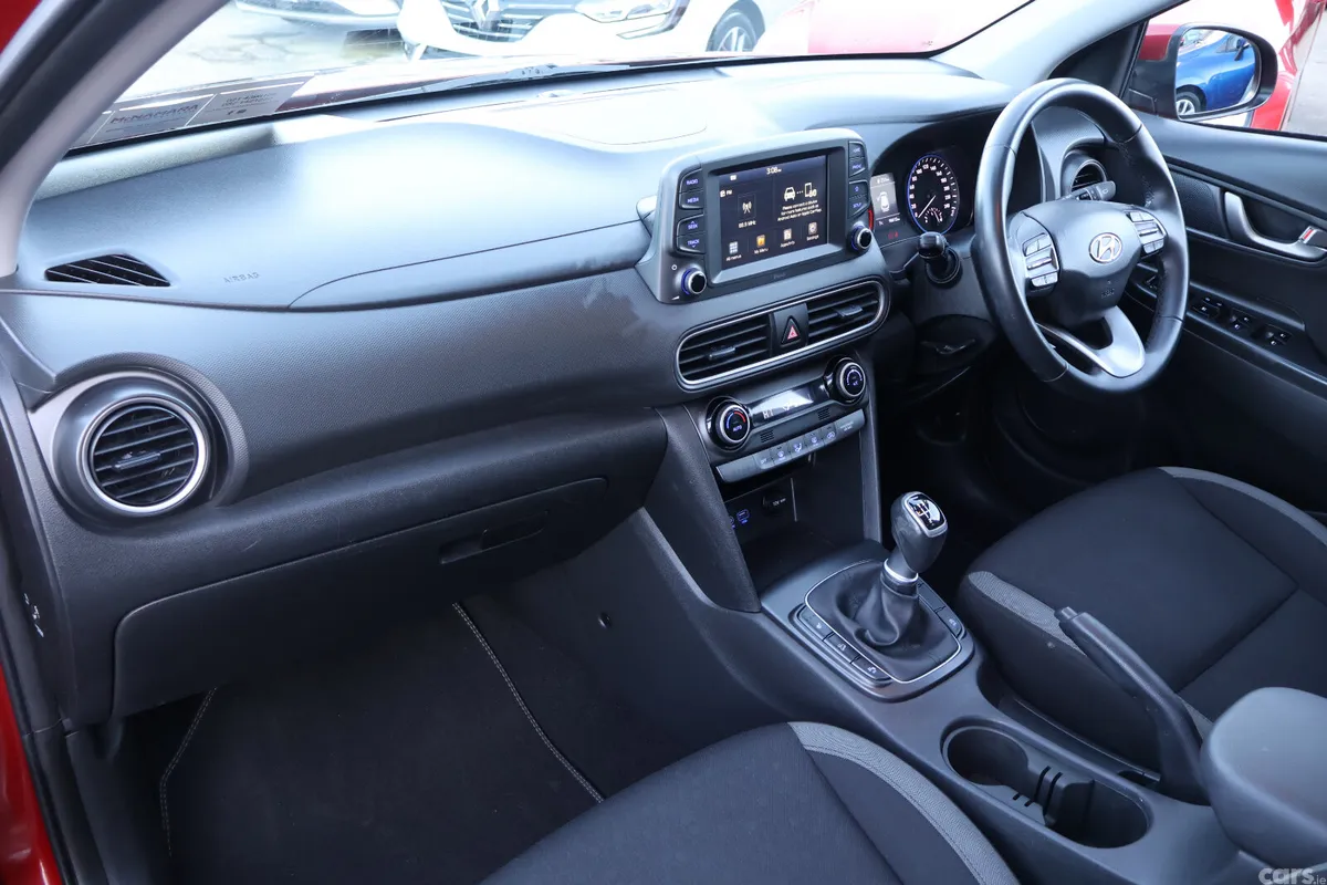 Hyundai KONA MPV, Petrol, 2020, Red