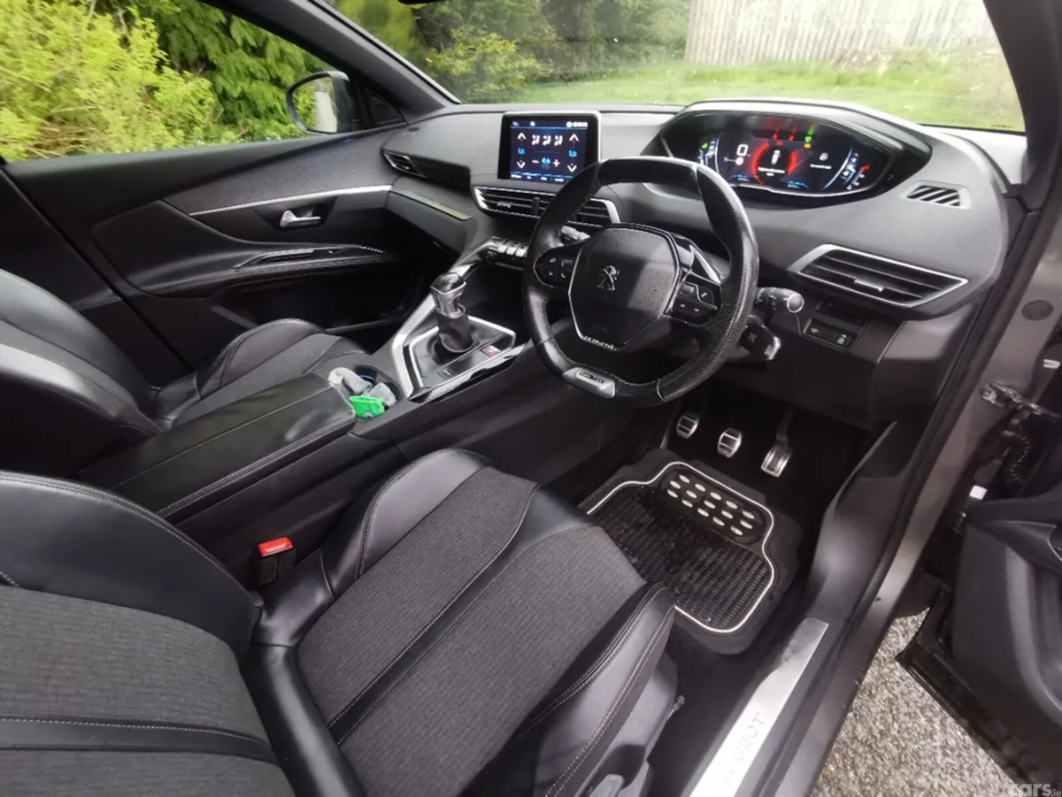Peugeot 5008 MPV, Diesel, 2018, Black