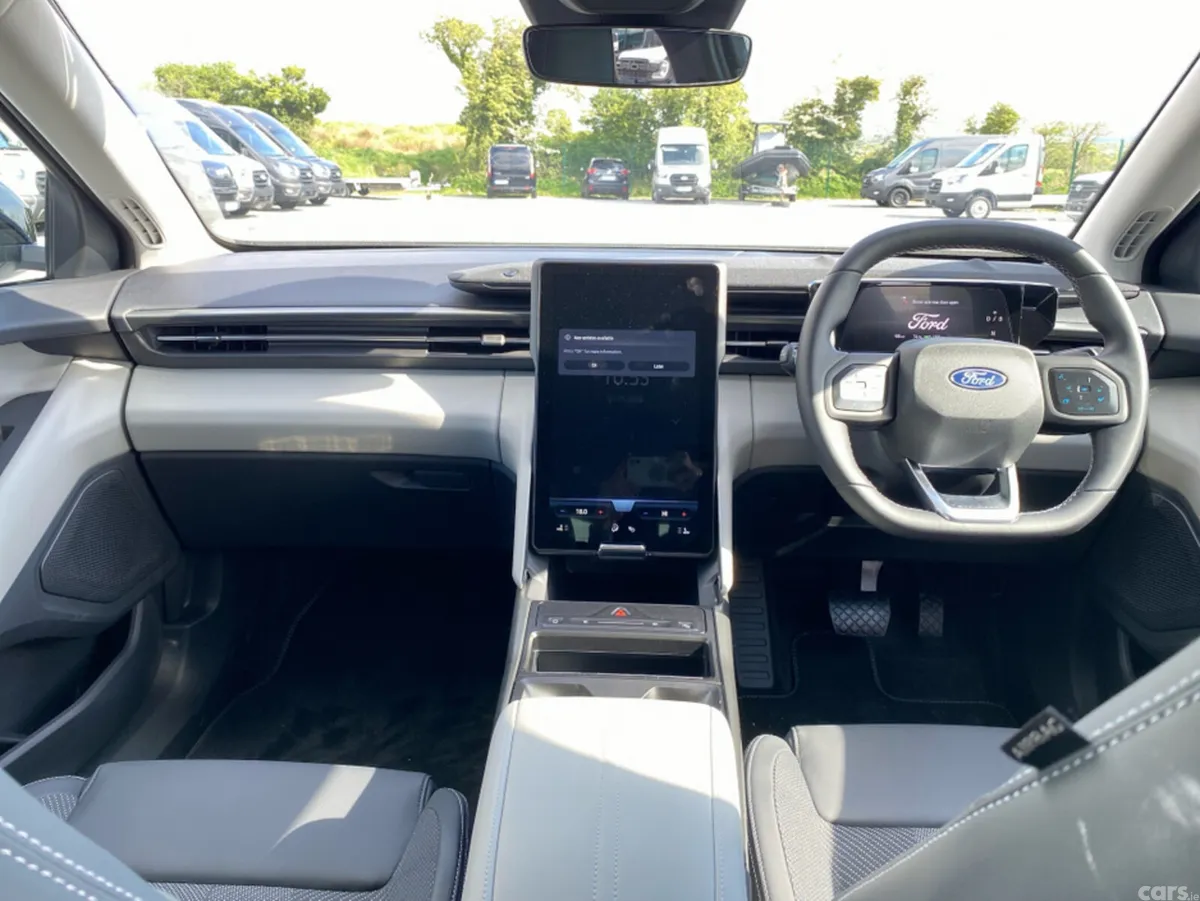 Ford Explorer MPV, Electric, 2026, White