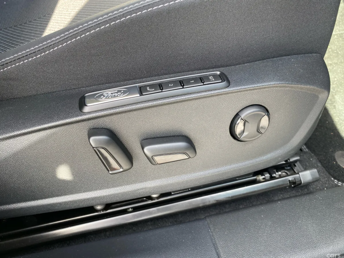 Ford Explorer MPV, Electric, 2026, White