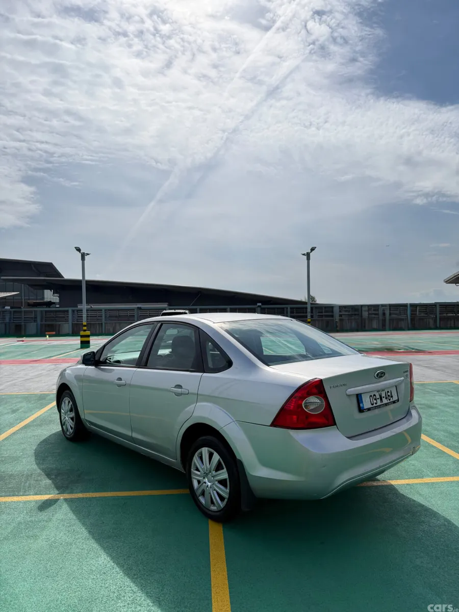 Ford Focus Saloon, Petrol, 2009, Silver