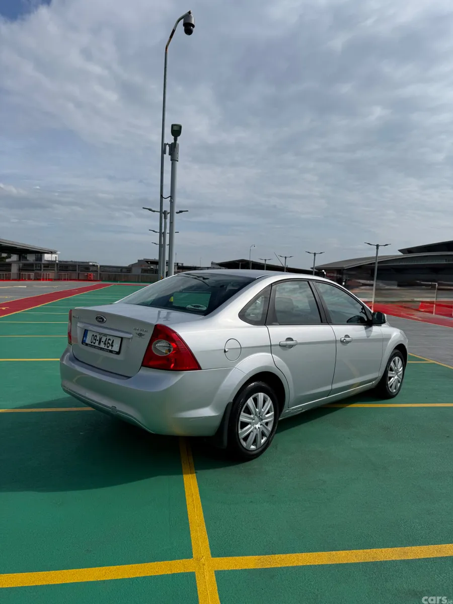 Ford Focus Saloon, Petrol, 2009, Silver