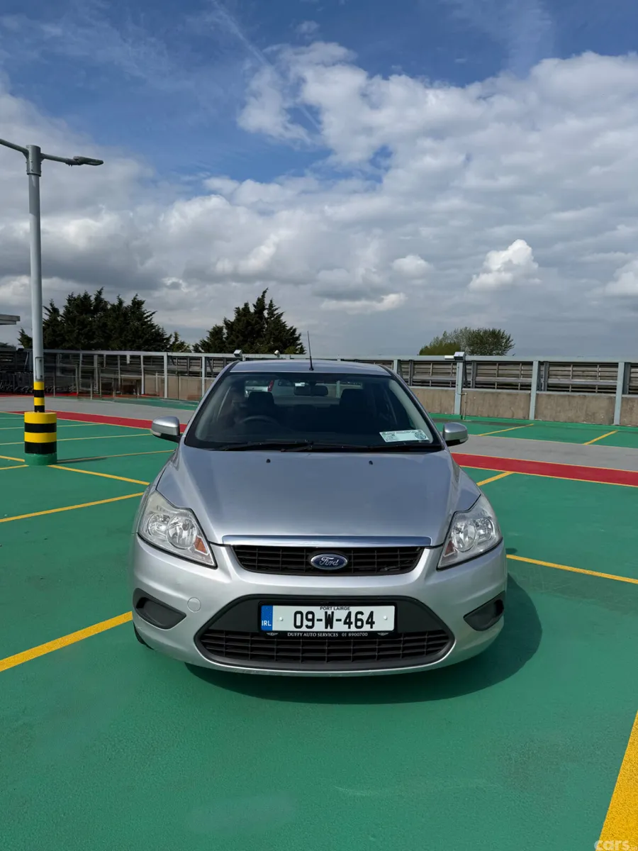 Ford Focus Saloon, Petrol, 2009, Silver