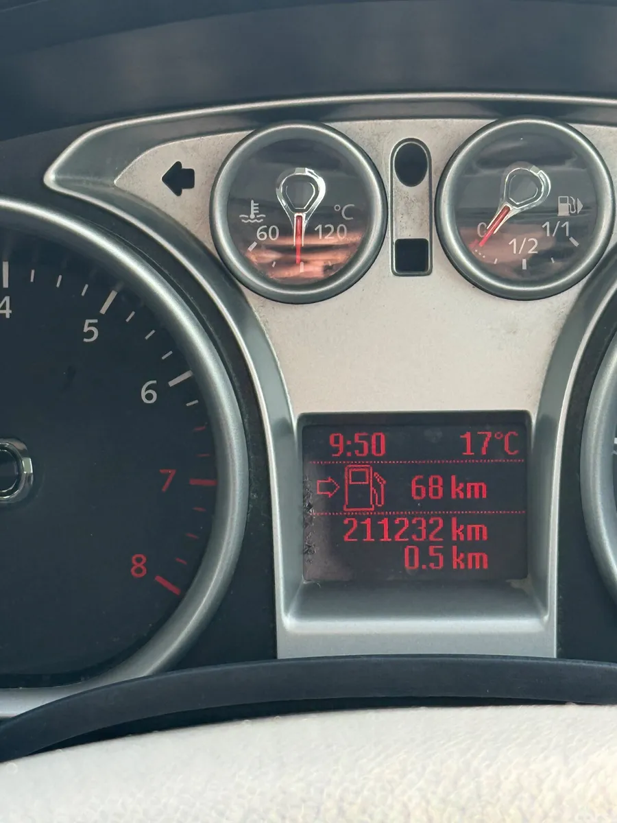 Ford Focus Saloon, Petrol, 2009, Silver