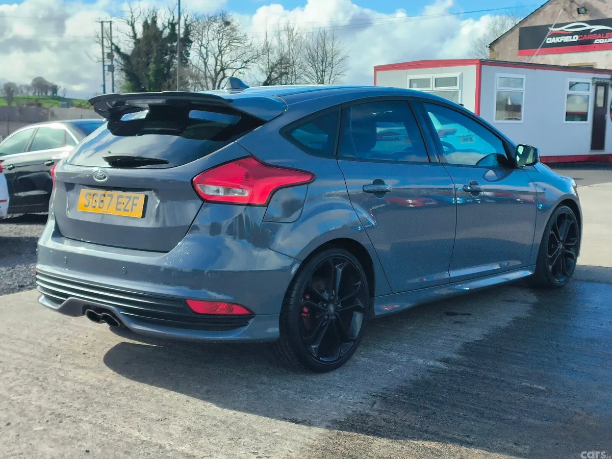 Ford Focus Hatchback, Diesel, 2017, Grey