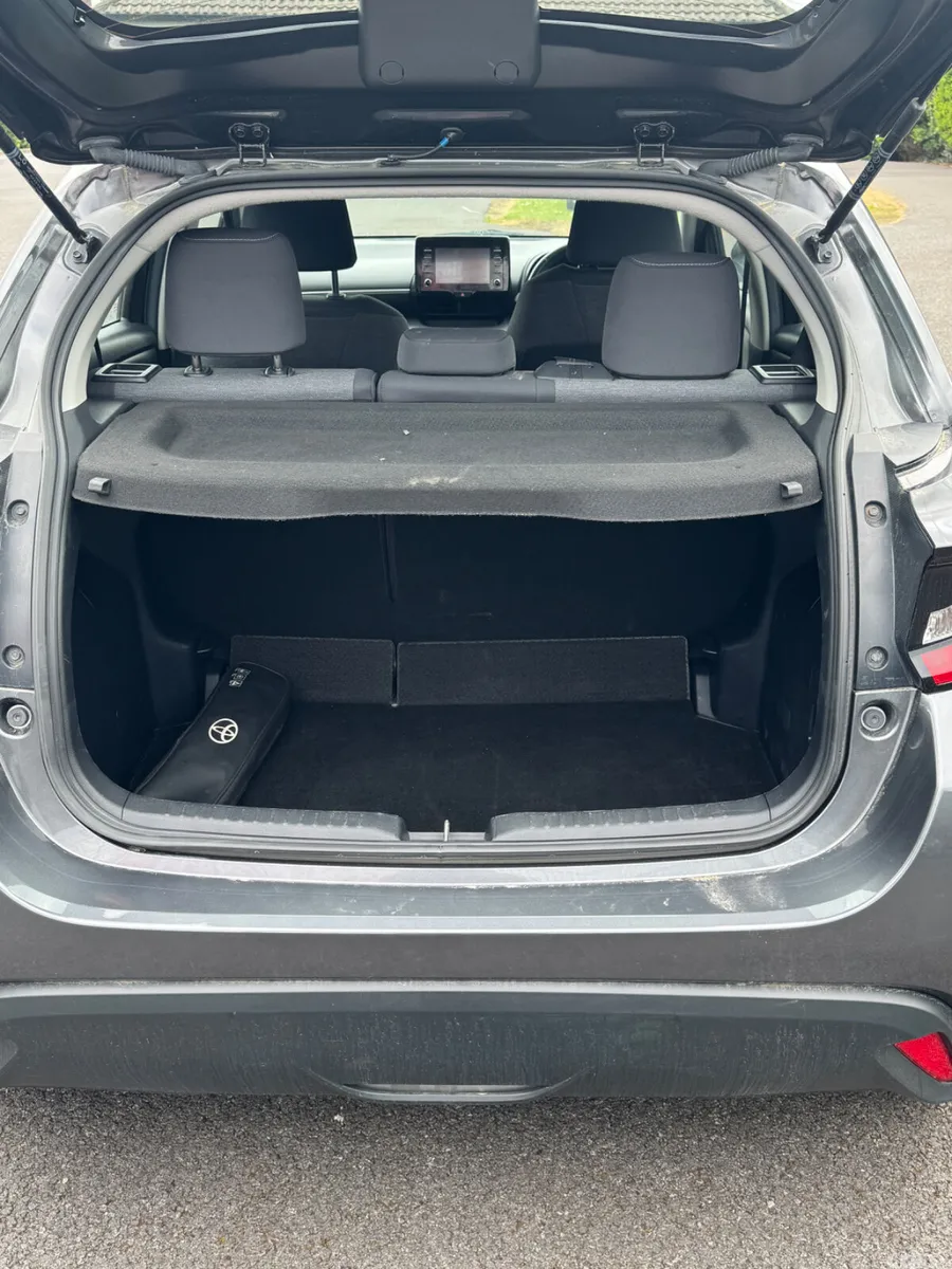 Toyota Yaris Hatchback, Petrol, 2022, Grey