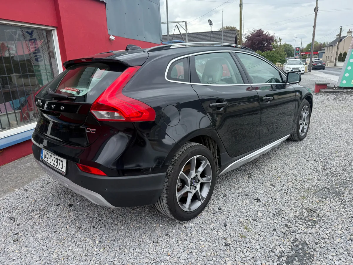 Volvo V40 Hatchback, Diesel, 2014, Black