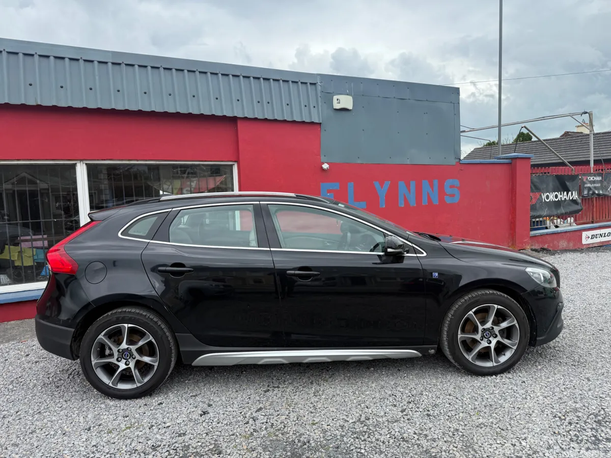 Volvo V40 Hatchback, Diesel, 2014, Black