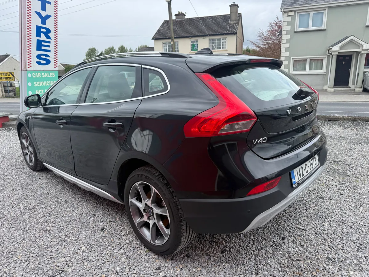 Volvo V40 Hatchback, Diesel, 2014, Black