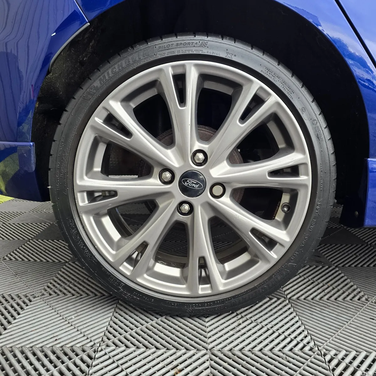 Ford Fiesta Hatchback, Petrol, 2017, Blue