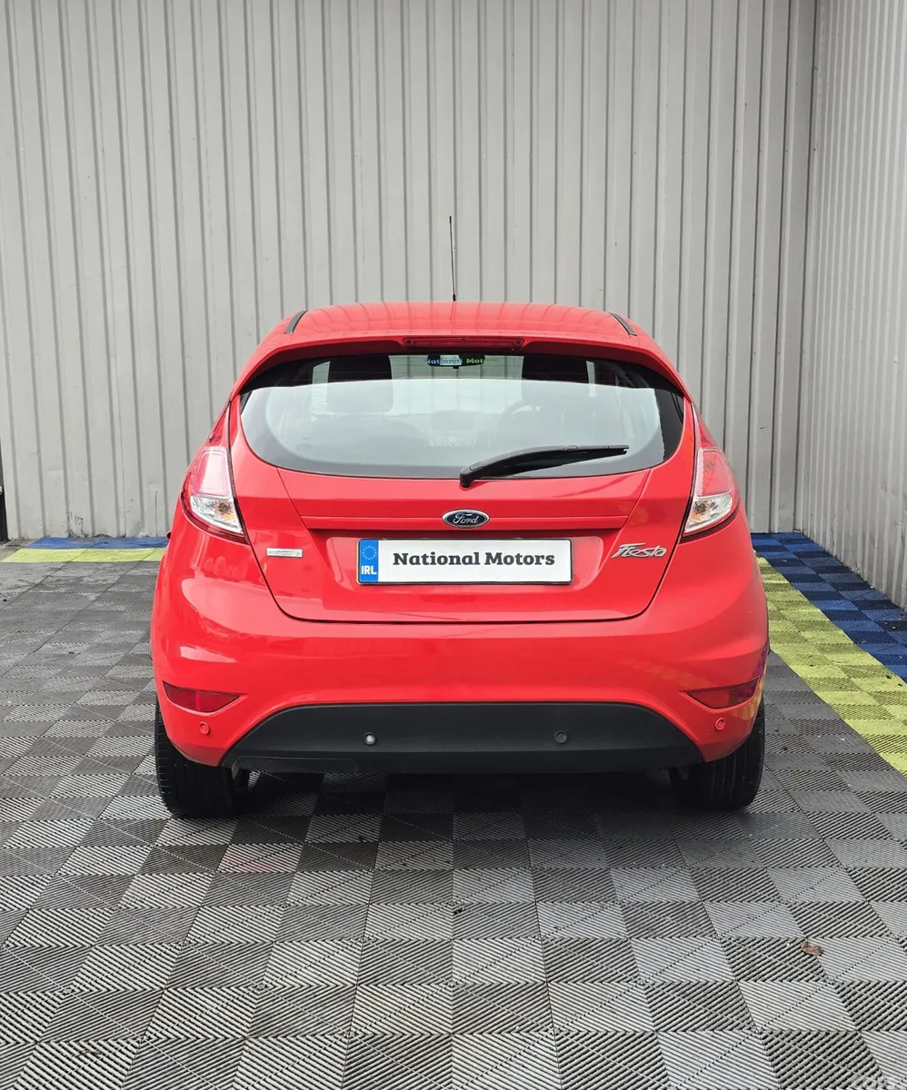 Ford Fiesta Hatchback, Petrol, 2017, Red