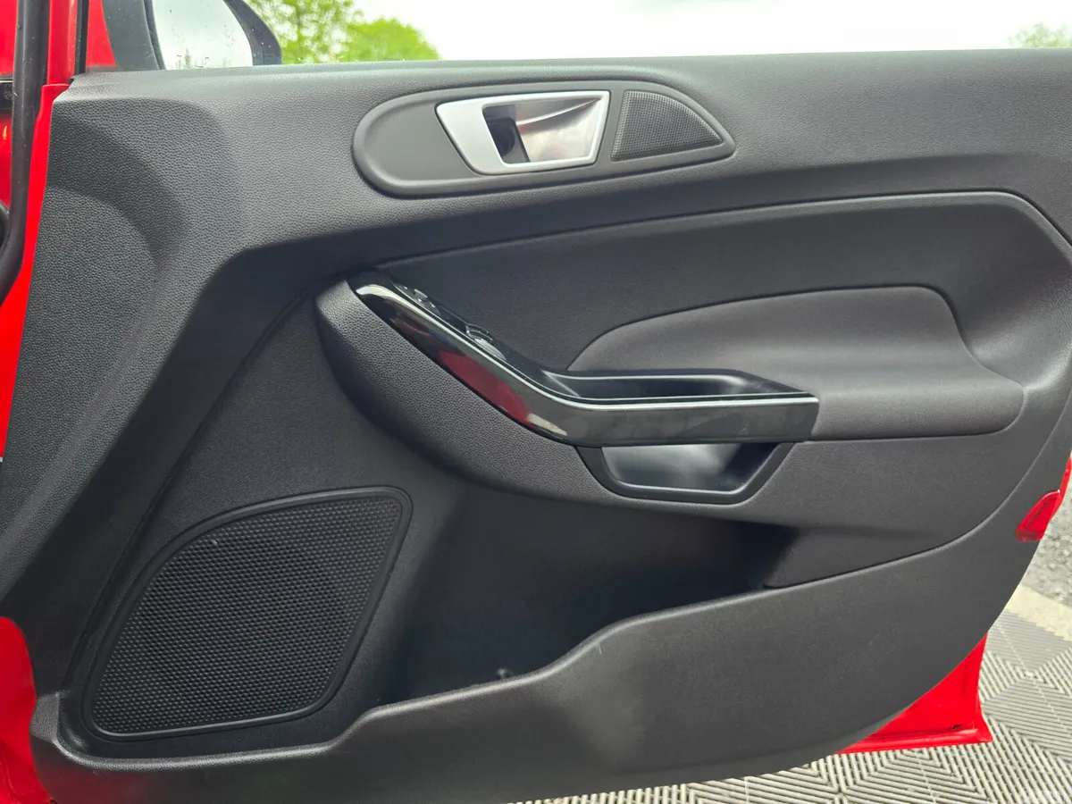Ford Fiesta Hatchback, Petrol, 2017, Red