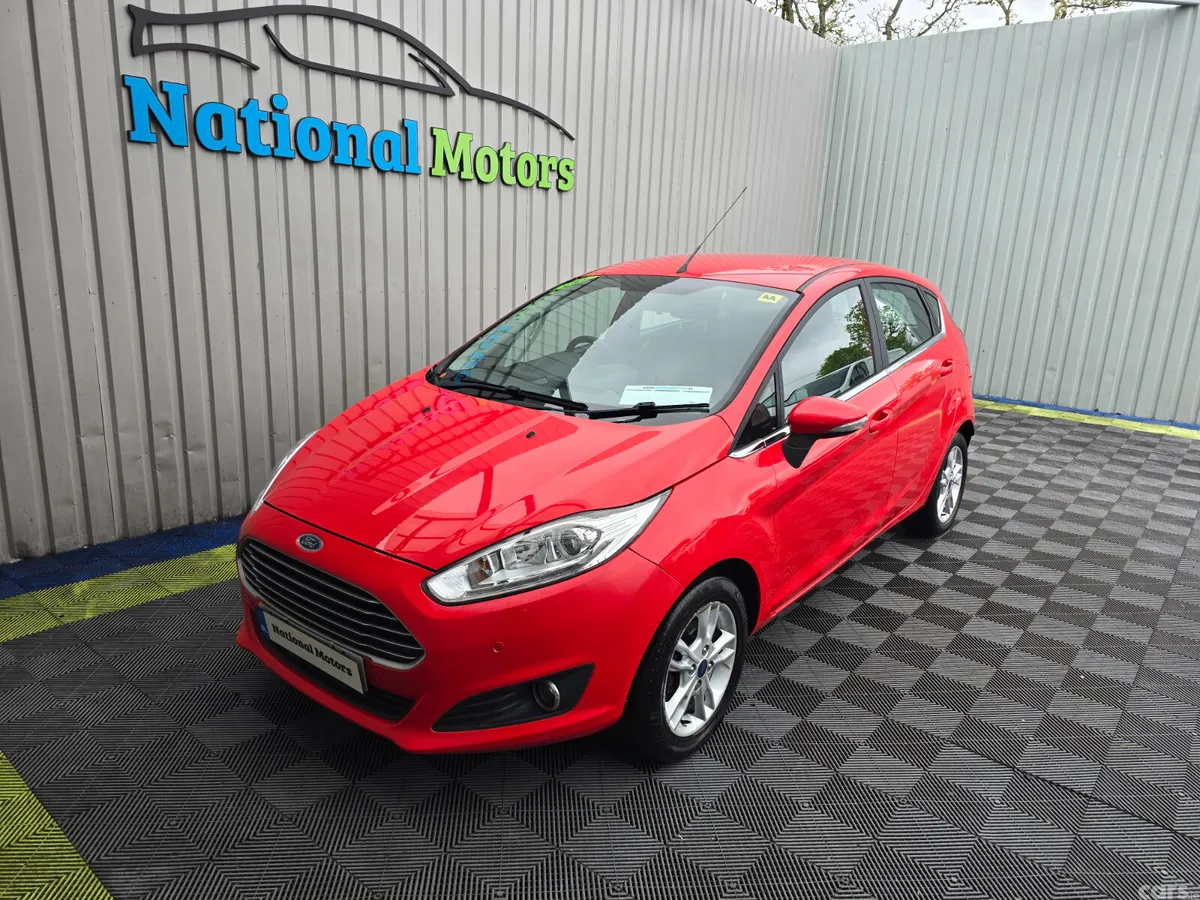 Ford Fiesta Hatchback, Petrol, 2017, Red