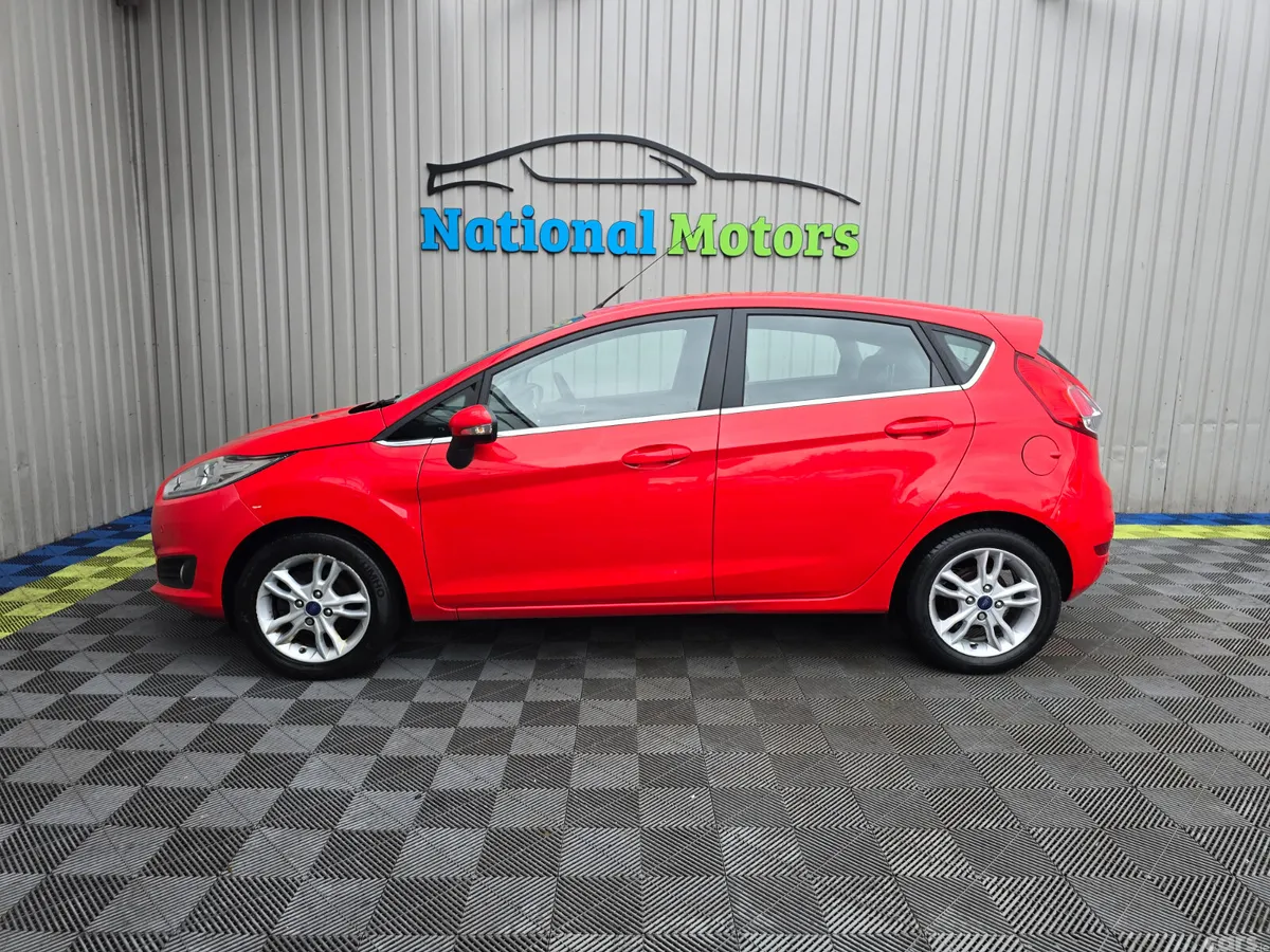 Ford Fiesta Hatchback, Petrol, 2017, Red