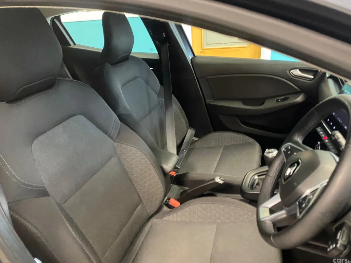 Renault Clio Hatchback, Petrol, 2022, Grey