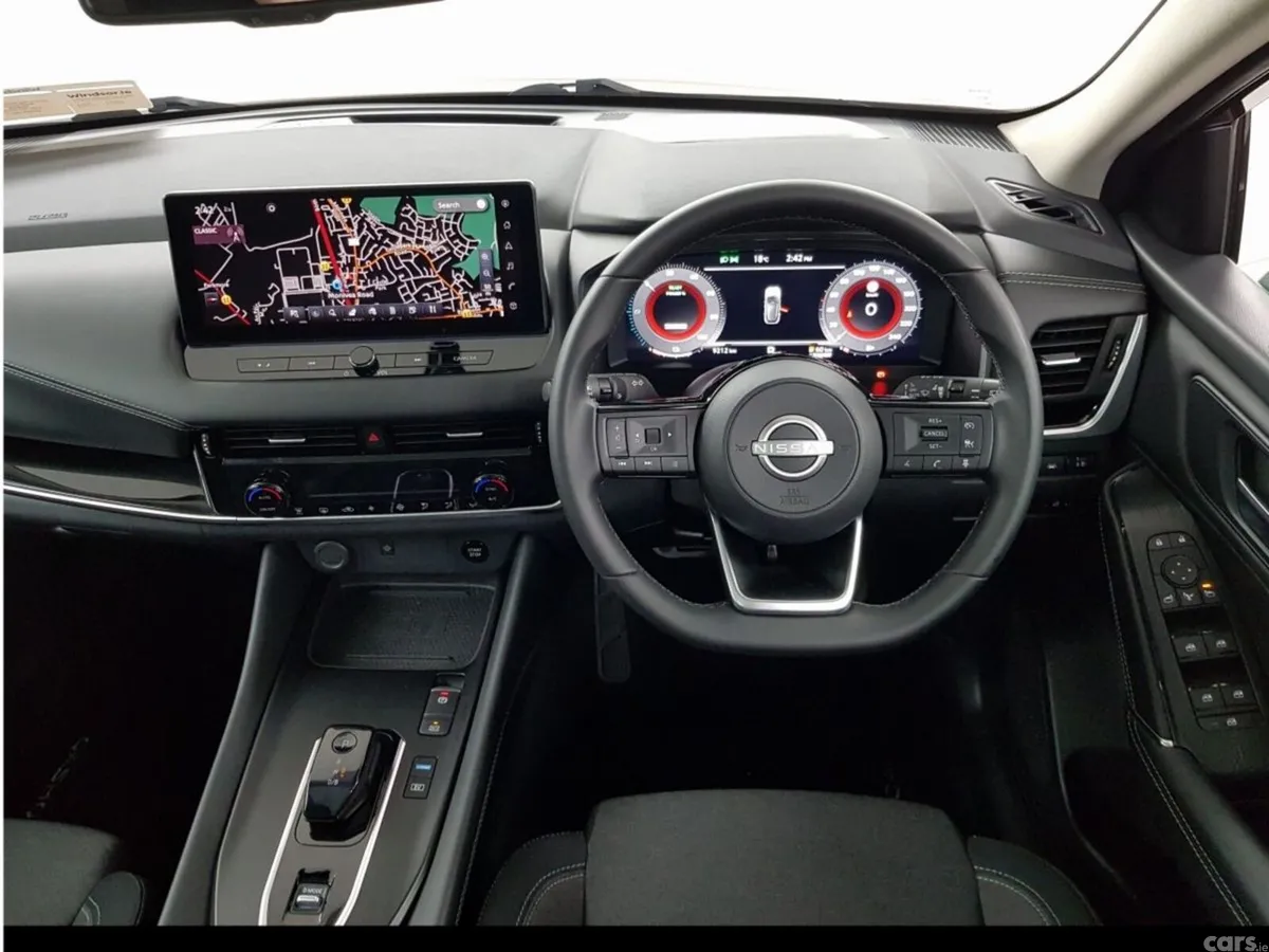 Nissan Qashqai MPV, Petrol, 2024, Red