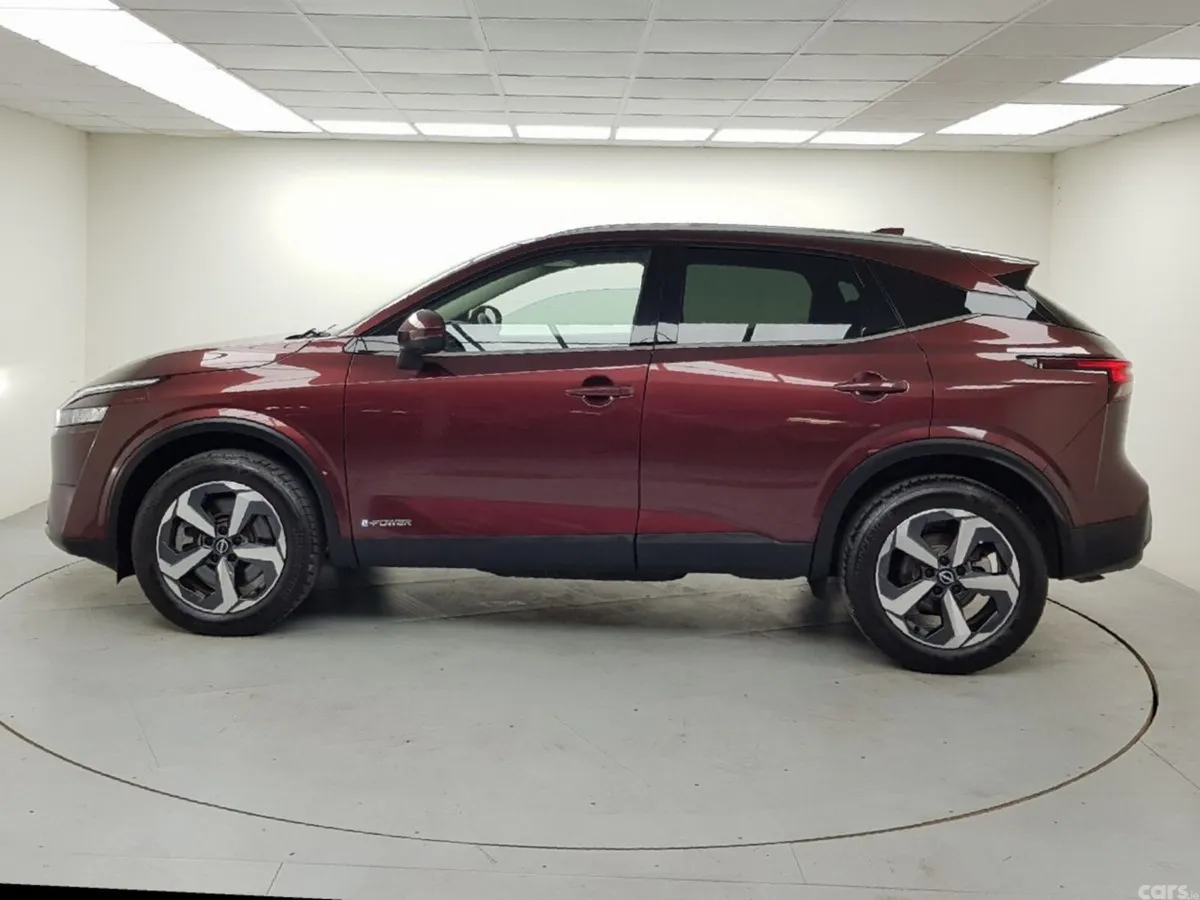 Nissan Qashqai MPV, Petrol, 2024, Red