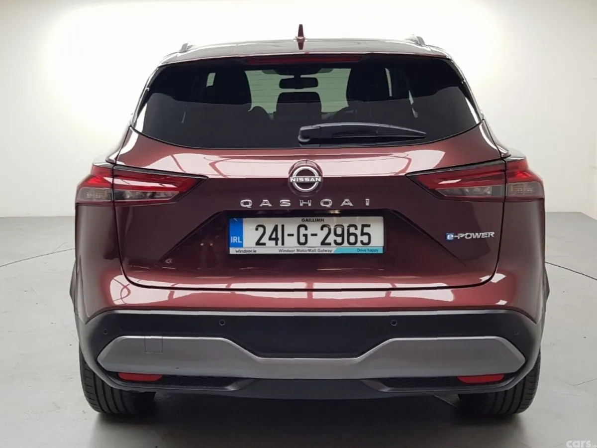 Nissan Qashqai MPV, Petrol, 2024, Red