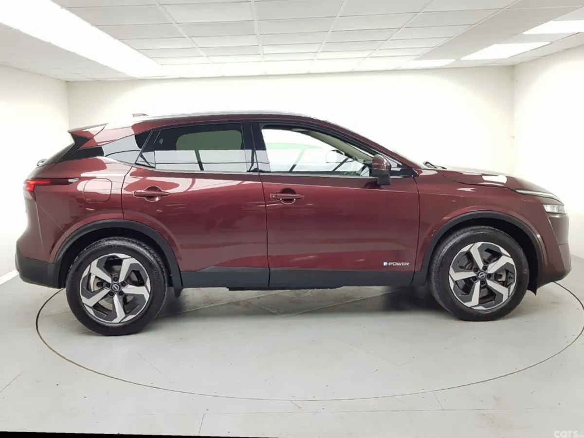Nissan Qashqai MPV, Petrol, 2024, Red