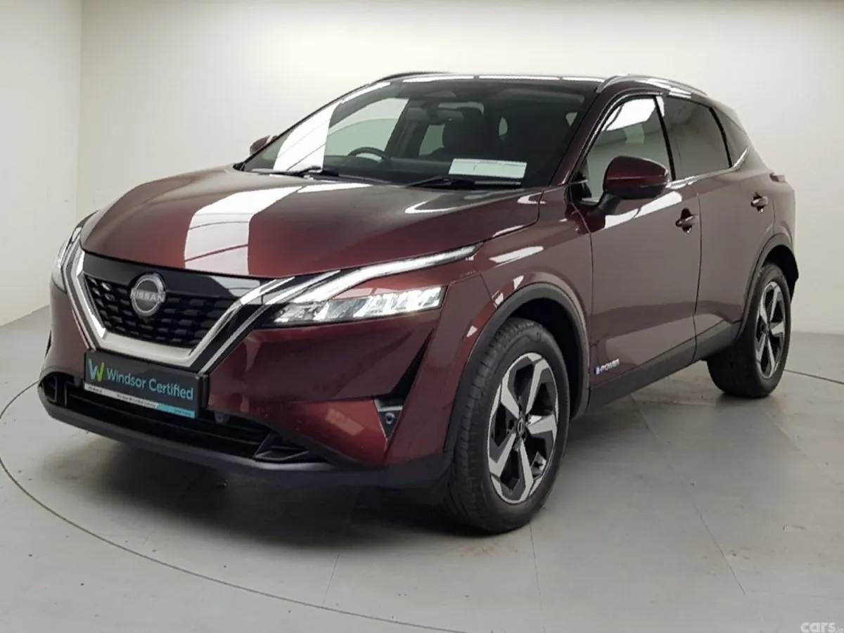 Nissan Qashqai MPV, Petrol, 2024, Red