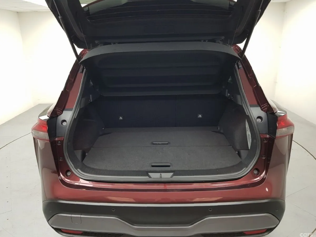 Nissan Qashqai MPV, Petrol, 2024, Red