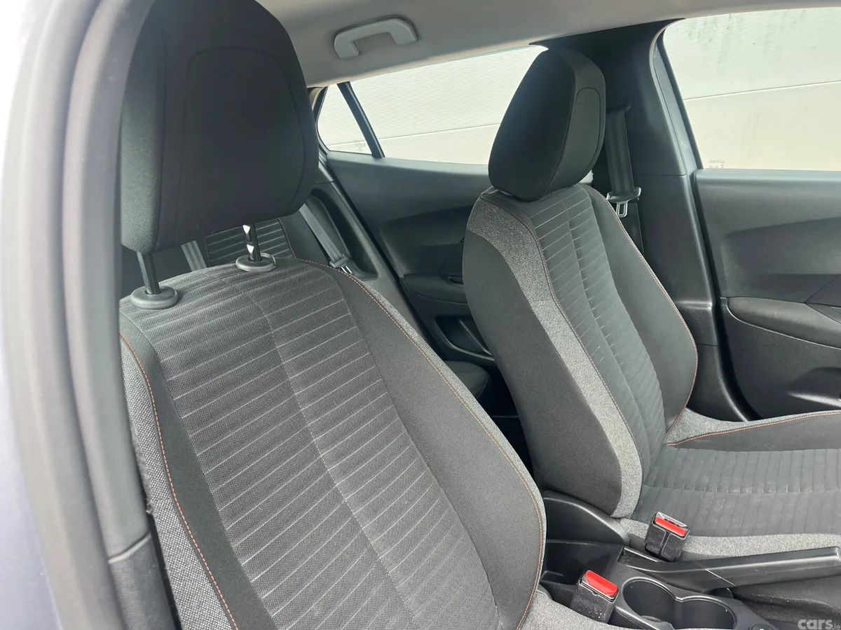 Peugeot 2008 MPV, Diesel, 2021, Grey