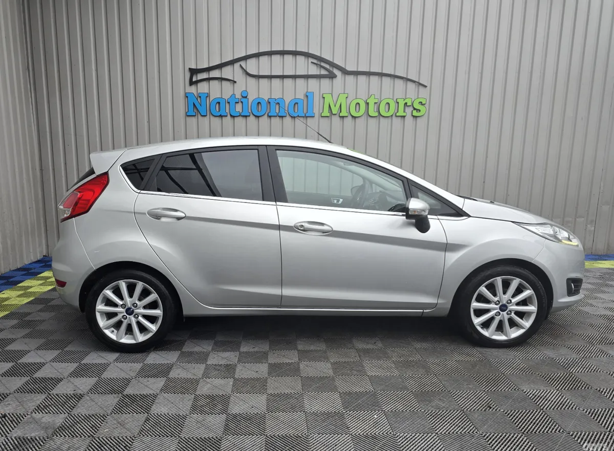 Ford Fiesta Hatchback, Petrol, 2015, Silver