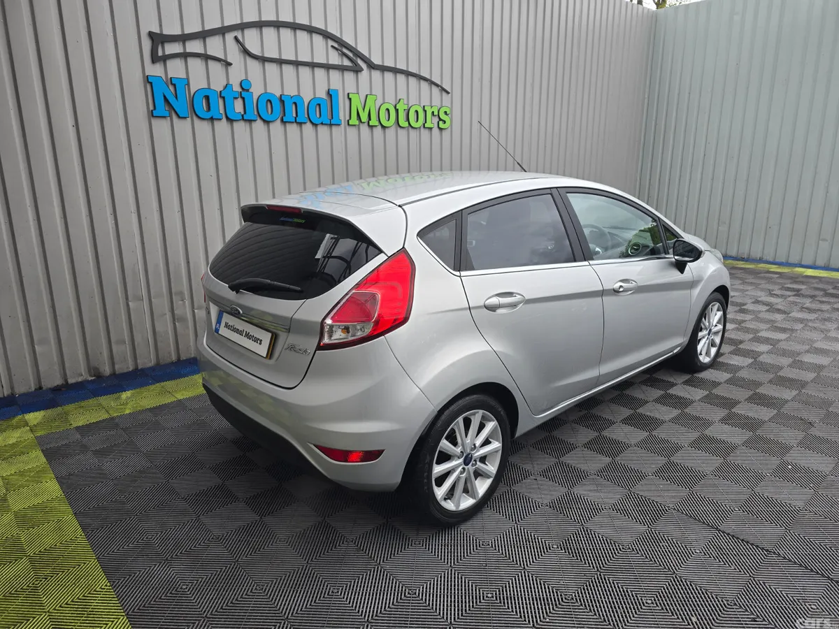 Ford Fiesta Hatchback, Petrol, 2015, Silver