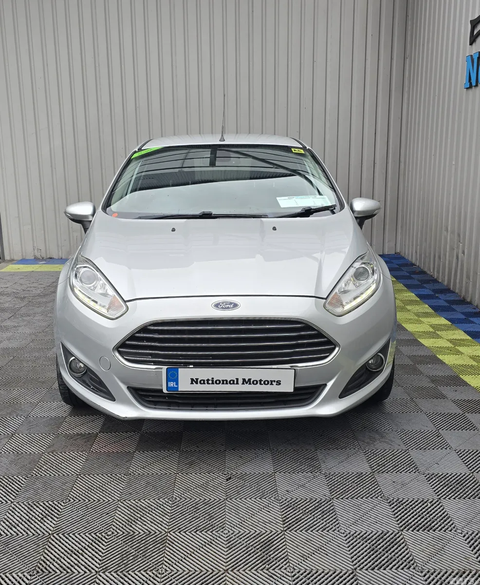 Ford Fiesta Hatchback, Petrol, 2015, Silver
