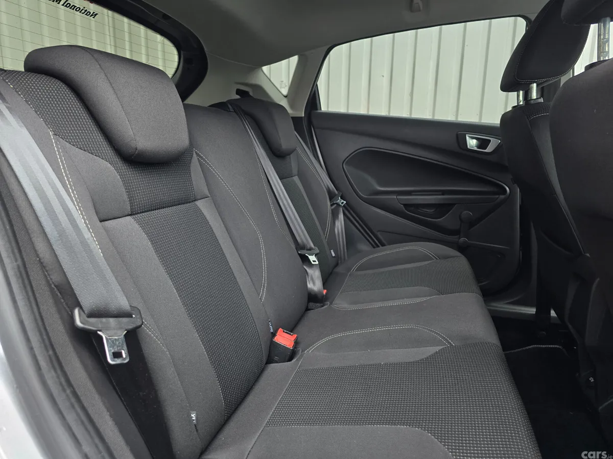 Ford Fiesta Hatchback, Petrol, 2015, Silver