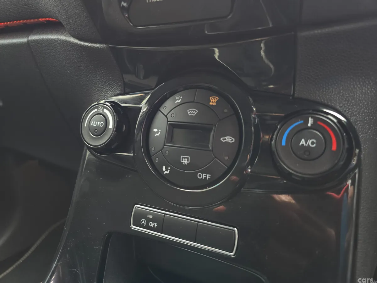Ford Fiesta Hatchback, Petrol, 2015, Silver