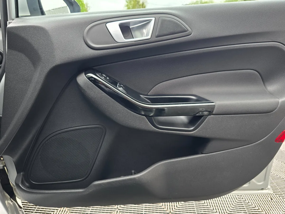 Ford Fiesta Hatchback, Petrol, 2015, Silver