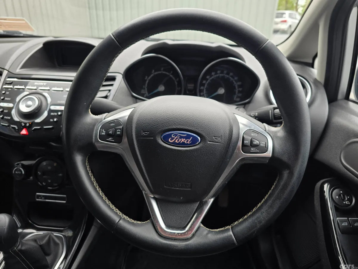 Ford Fiesta Hatchback, Petrol, 2015, Silver